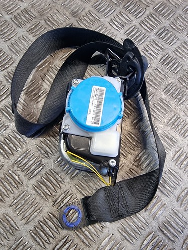 Toyota yaris seat belt - seat,