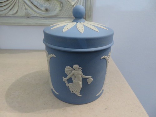 Rare wedgwood jasper ware - wedgwood,