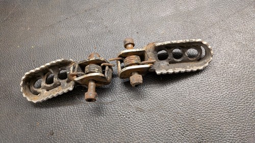 Trials bike foot pegs - foot, beta
