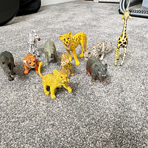 Plastic wild animal figurine - wild,