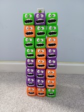 Wobbly Worms – Tower Balancing Game