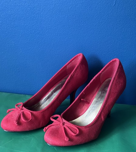 Red heeled ladies - shoe,, size
