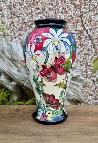 Moorcroft rare floral fantasia - rare,