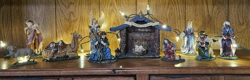 Hawthorne village nativity - hawthorne,