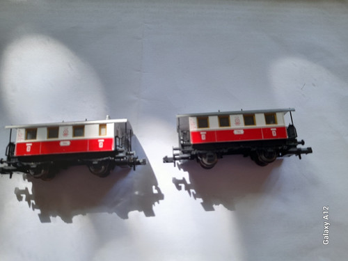 Fleischmann red and white 4 - 2,