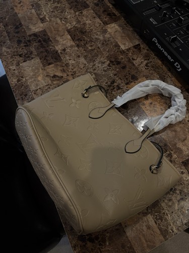 Louis vuitton monogram beige - louis,