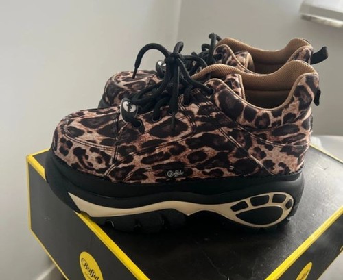 Buffalo rare women - buffalo, platform