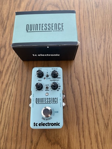 Electronic quintessence - electronic,