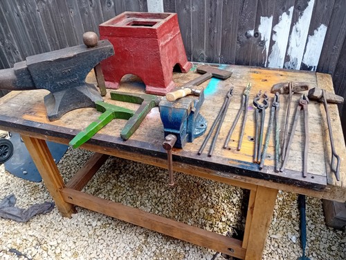 Vintage 1cwt anvil stand and - 1cwt,