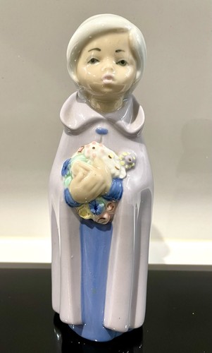 Casades porcelain figurine - casades,