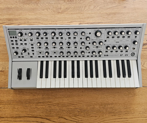 Moog subsequent limited - subsequent, cv