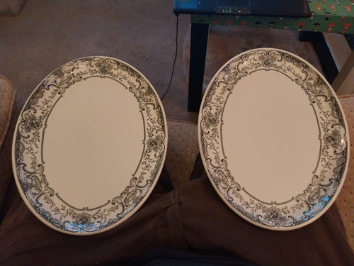 Pair oval plates - a, of