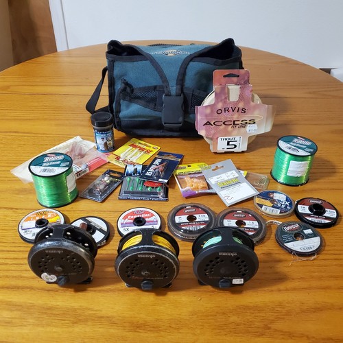 Fly fishing gear lot includes - fly,