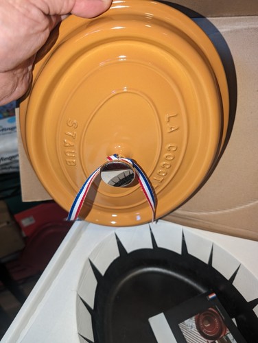 Staub yellow saffron oval - yellow,