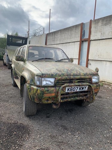 Breaking 1992 toyota hilux - breaking,