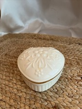 HEART:  DISH W/LID GOLD TRIMMED  EMBOSSED TOP    Aynsley. Made In England