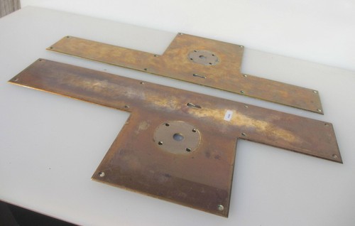 Antique brass finger push - brass,