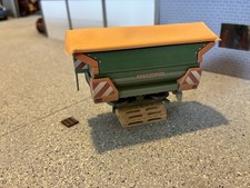 1/32 Universal Hobbies Amazone