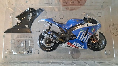 Minichamps rossi yamaha - rossi,
