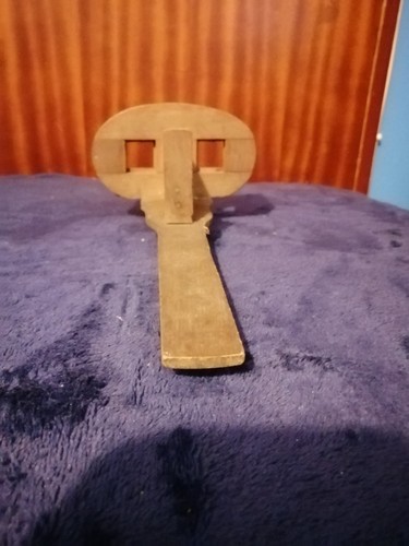 Handheld wooden viewer - handheld,