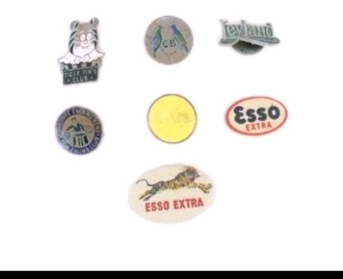 Vintage buttons badges - x,