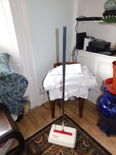 Vintage manual carpet sweeper - manual,