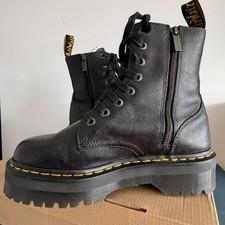 Doc Martens Size 8 / EU42 DM