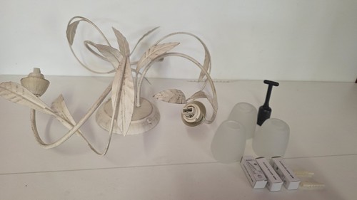 Shabby chic cream distressed - shabby,
