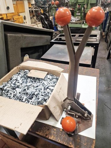 Band strapping machine - strapping,