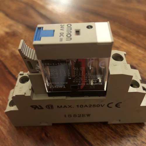 Omron plug relay - omron,