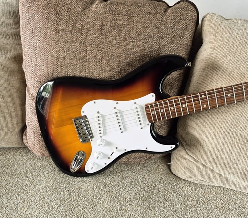 Starcaster fender strat - starcaster,