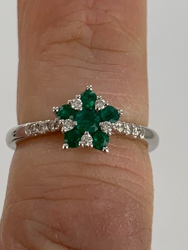 9ct white gold - 9ct, emerald