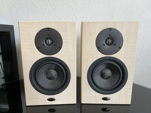 Linn kan loudspeakers - iv, light