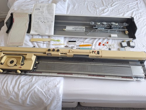Knitmaster model 700 standard - 700,