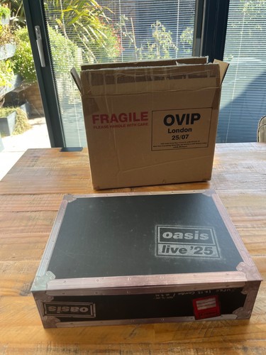 Oasis live vip merch box - merch,