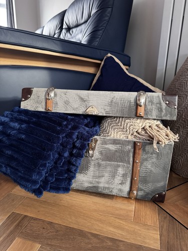 Vintage style blue velvet