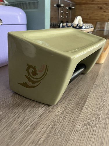 Vintage mid century - century, avocado