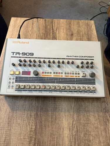 Roland 909 rhythm composer - tr-909,