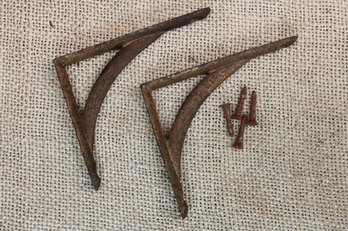 Old small shelf brackets - 2,