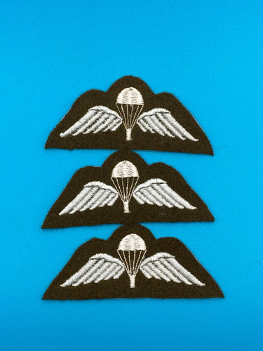 Khaki parachute wings badge - khaki,