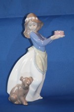 NAO BY LLADRO GIRL HOLDING