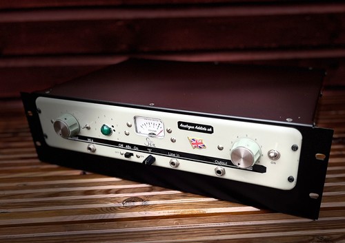 Analogue addicts valve mic pre - addicts,