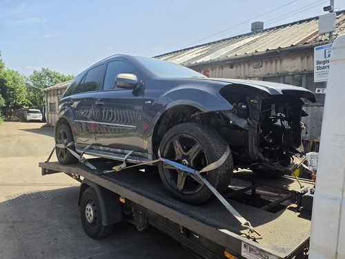 Breaking mercedes benz - **breaking**, mercedes-benz