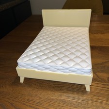 RAINBOW HIGH Fashion Doll