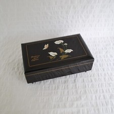 Vintage Lacquered Lily Musical