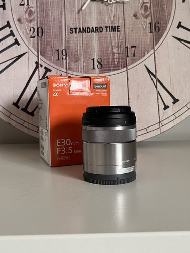 Sony sel 30mm - 30mm, f/3.5