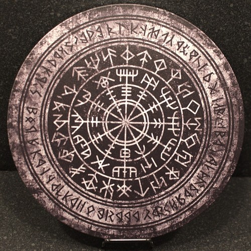 Viking rune vegvisir - vegvisir, compass