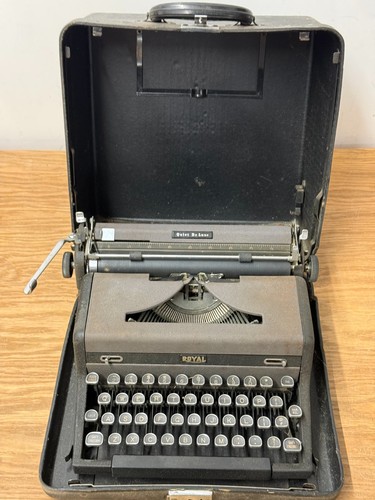 Vtg royal quiet luxe - royal,