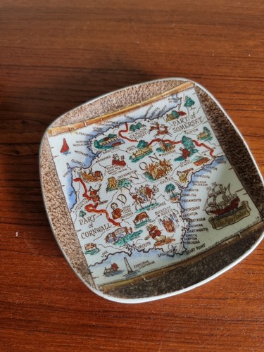 Vintage royal art potteries - vintage,