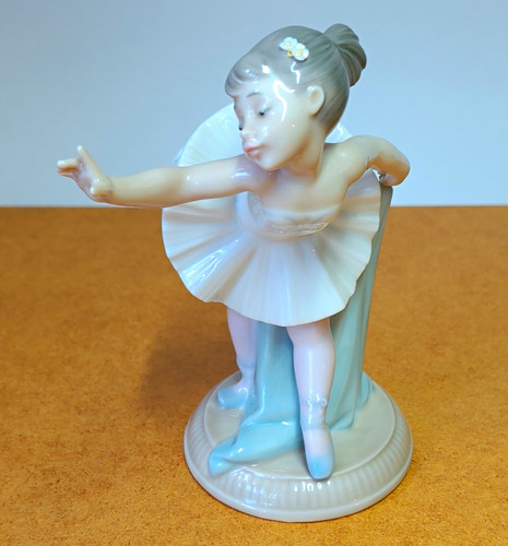 Vintage nao lladro - by,